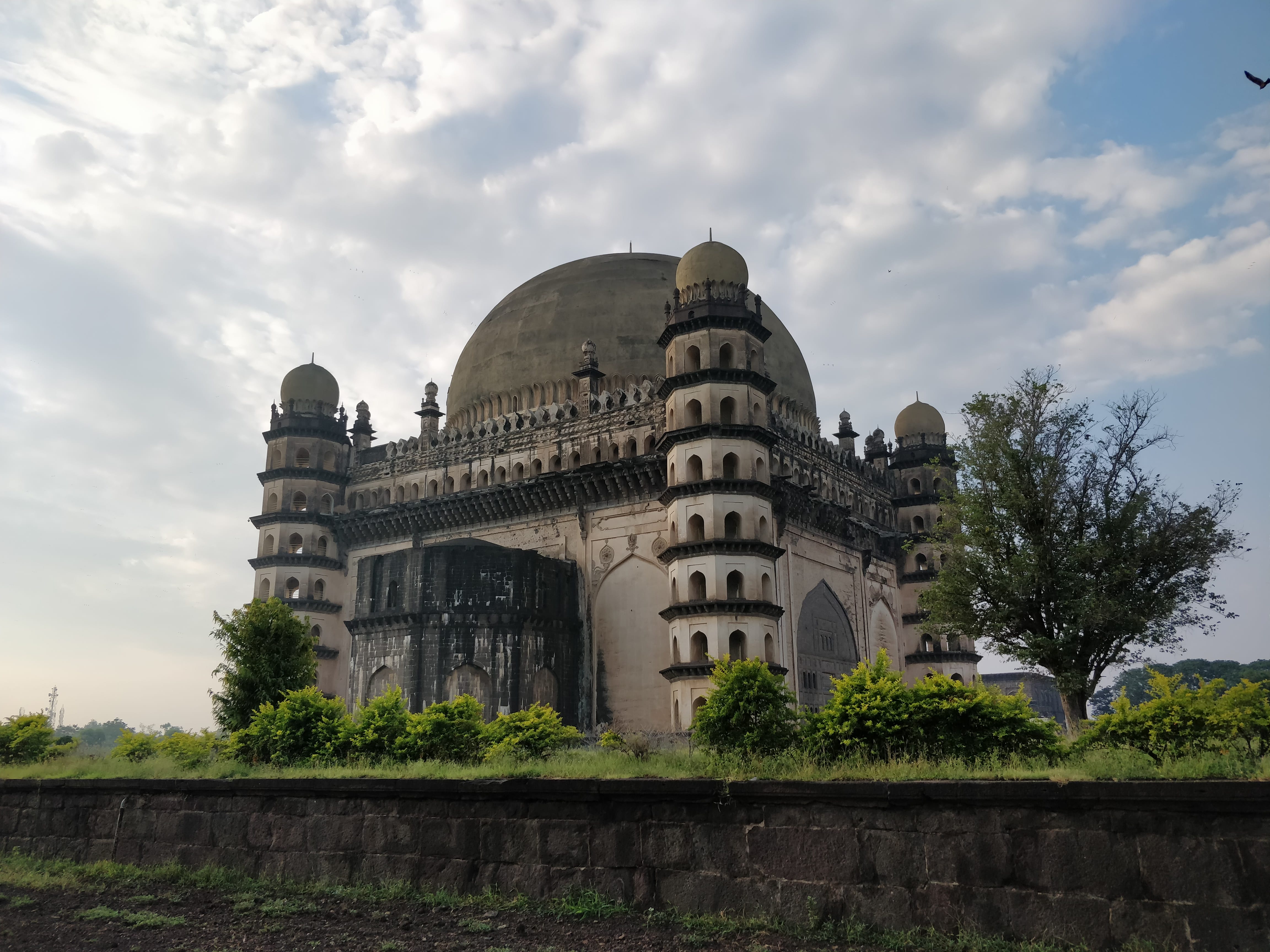 Gol Gumbaz as seen from the walkway around the complex