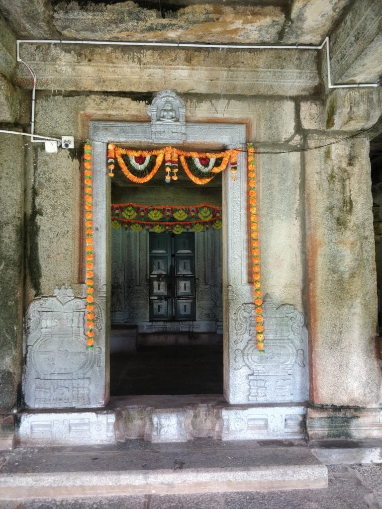 the inner part of the temple was closed